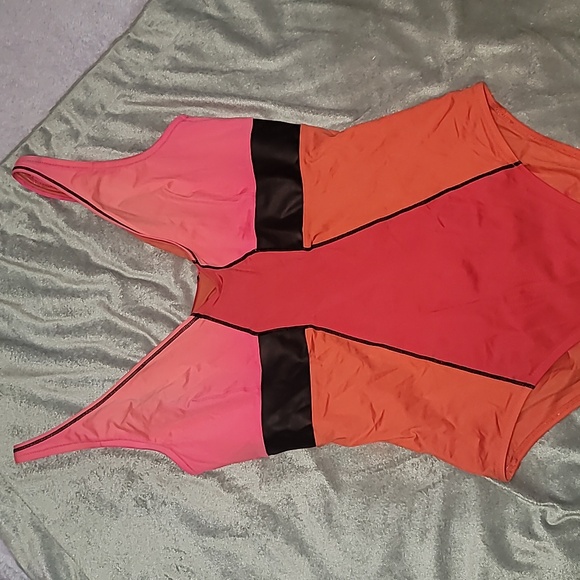 New Zingara One Piece Swimsuit - Picture 2 of 7